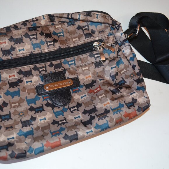 YOUNG FASHION Cross-Body Dogs Images Prints Many Pockets Medium Purse ~9'x11'x3' - Picture 2 of 10